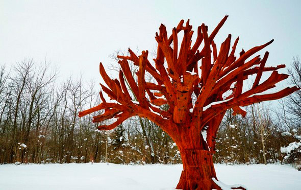 Instalación en Münsterplatz del artista Ai Weiwei. Escultura monumental “Iron Tree” (2016)