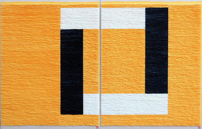 Fernando Daza | Estructura blanca y negra sobre cuadrado amarillo