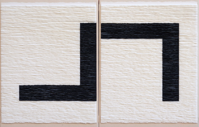 Fernando Daza | Estructura negra sobre fondo blanco Fernando Daza | Estructura negra sobre fondo blanco