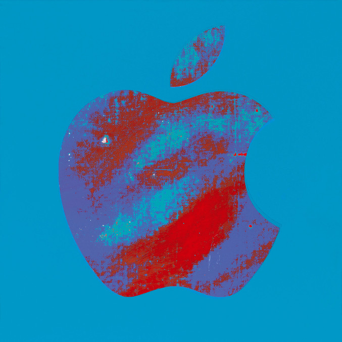 Rodrigo Nevsky | Apple fondo azul