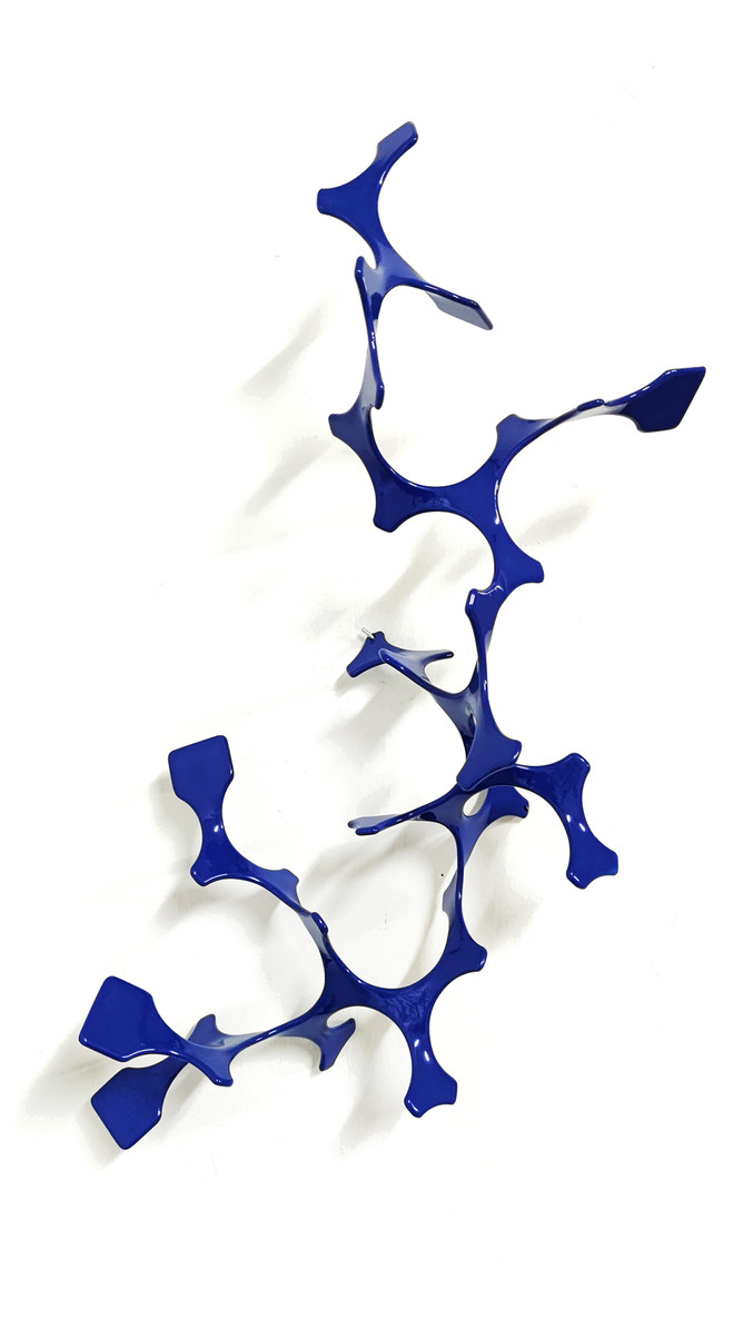 Diego Canogar | Enroscada Azul Elegante Diego Canogar | Enroscada Azul Elegante