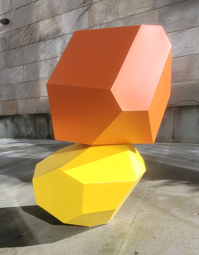 Federico Echevarría Sainz | Geometrías espaciales en naranja y amarillo